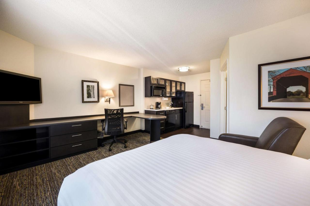 Sonesta Simply Orange County Airport Hotel