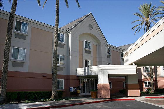 Sonesta Simply Orange County Airport Hotel
